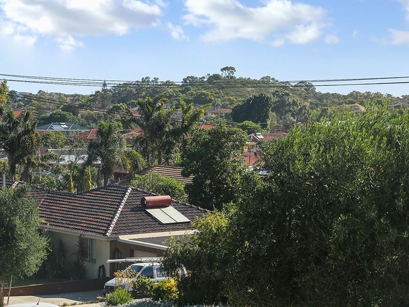 10 Deering Street, Beaconsfield WA 6162