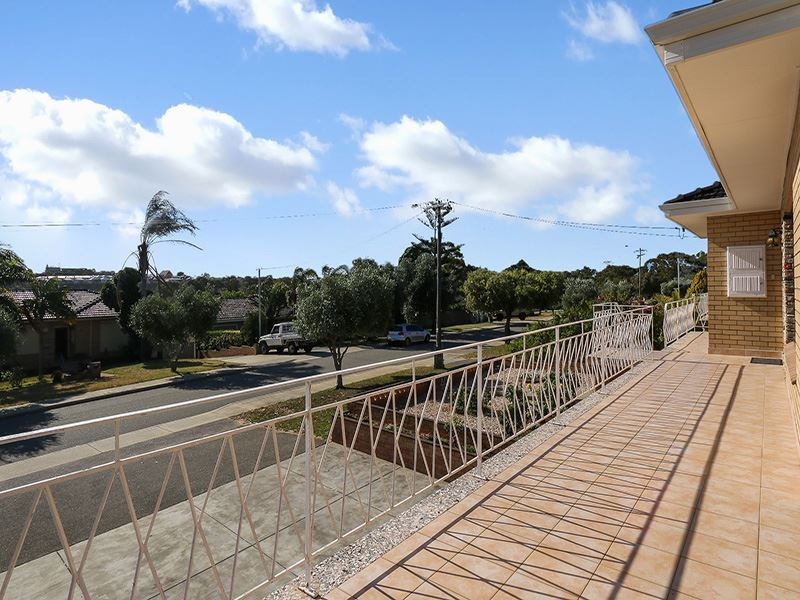 10 Deering Street, Beaconsfield WA 6162