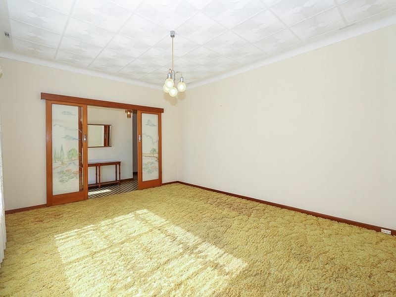 10 Deering Street, Beaconsfield WA 6162