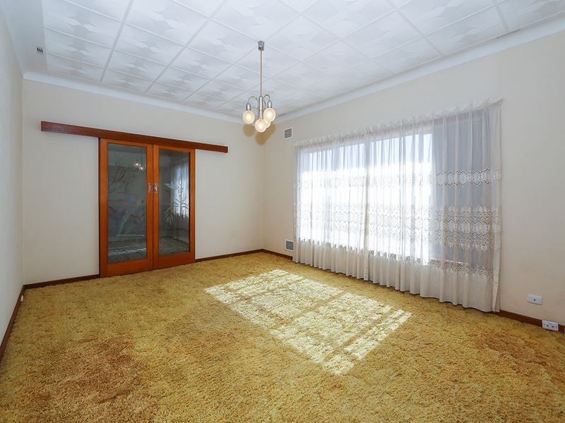 10 Deering Street, Beaconsfield WA 6162