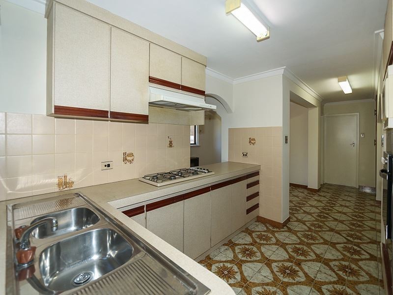 10 Deering Street, Beaconsfield WA 6162