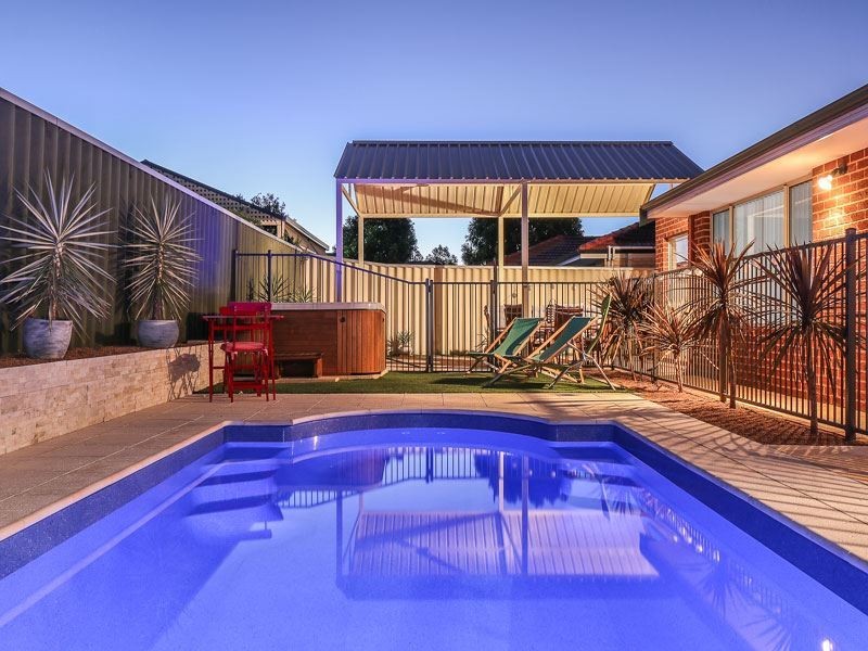 8 Baler Court, Hammond Park WA 6164