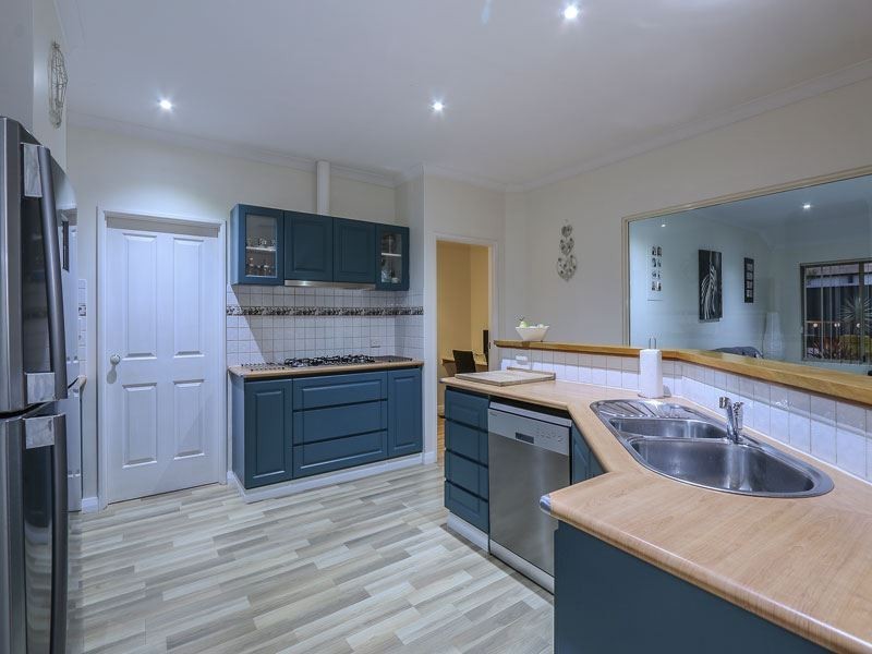 8 Baler Court, Hammond Park WA 6164