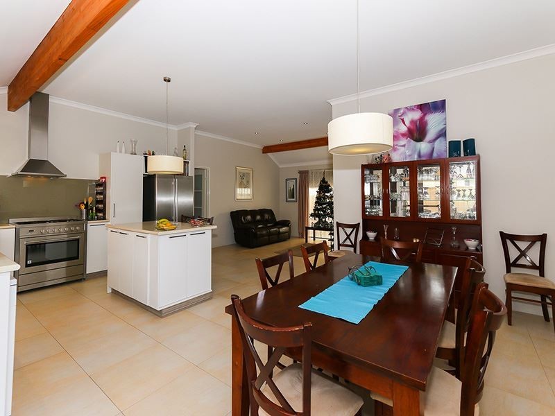 24 Roper Blvd, Hammond Park WA 6164