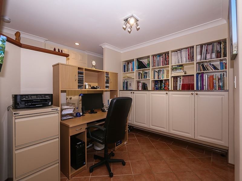 4 Urwick Court, Kardinya WA 6163