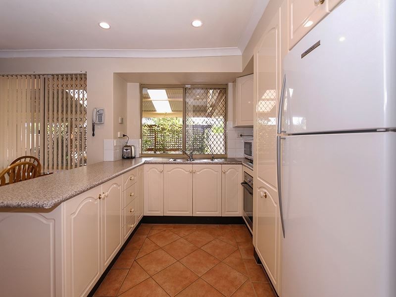 4 Urwick Court, Kardinya WA 6163