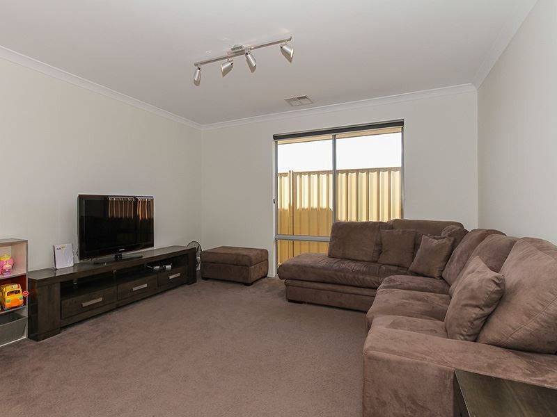 10 Ley Lane, Hammond Park WA 6164