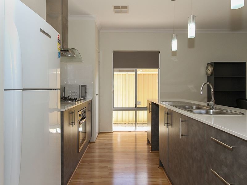 10 Ley Lane, Hammond Park WA 6164