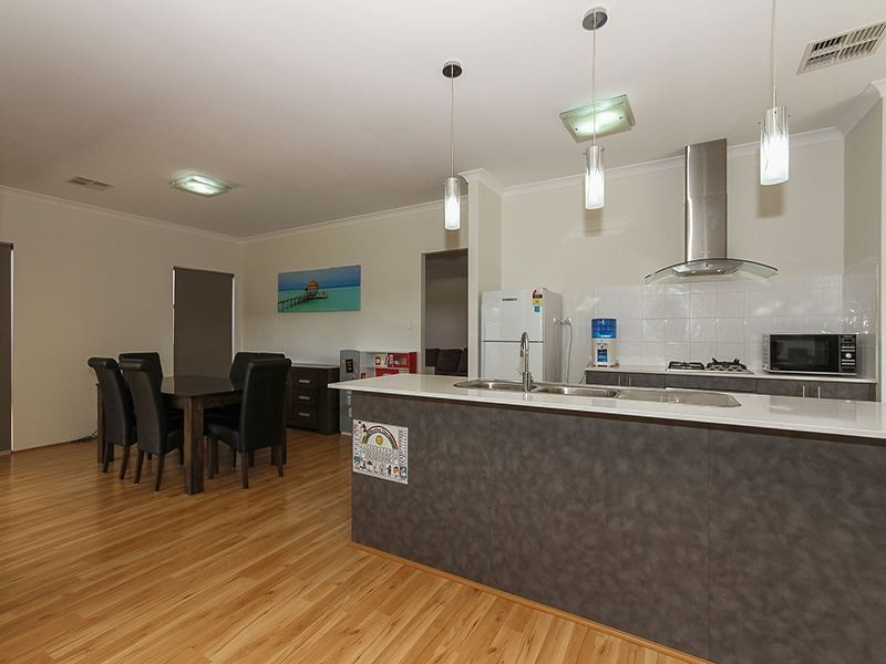 10 Ley Lane, Hammond Park WA 6164