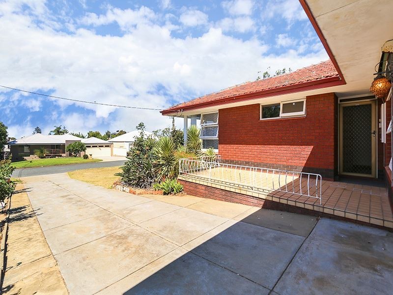 72 Davies Crescent, Kardinya WA 6163