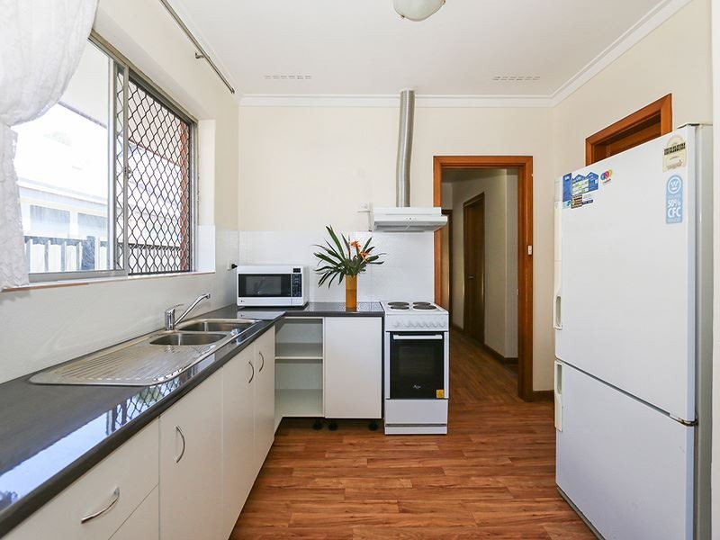 72 Davies Crescent, Kardinya WA 6163