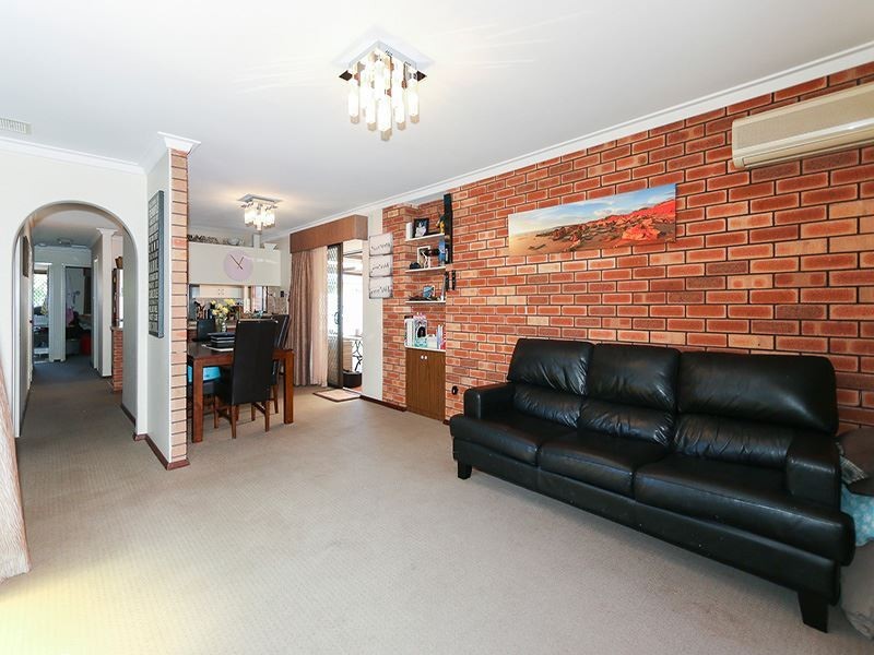 A/4 Anglesey Drive, Kardinya WA 6163