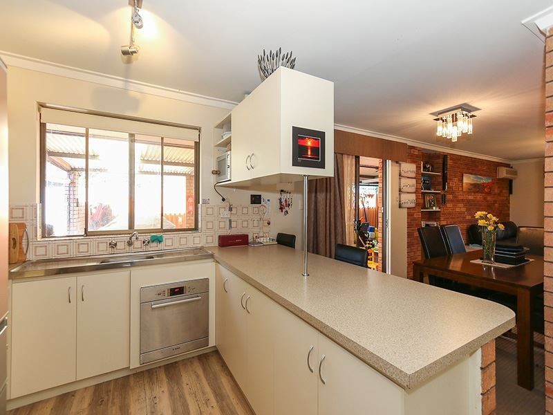 A/4 Anglesey Drive, Kardinya WA 6163