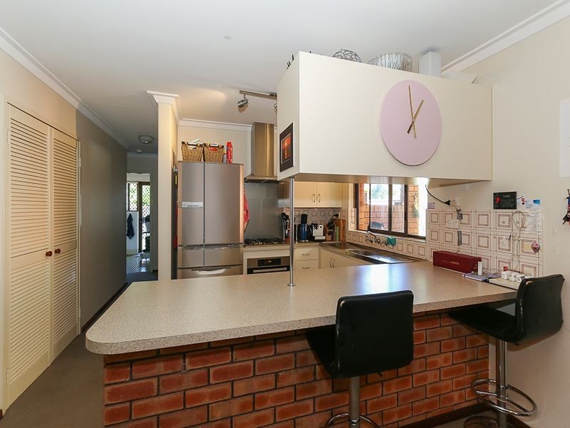 A/4 Anglesey Drive, Kardinya WA 6163