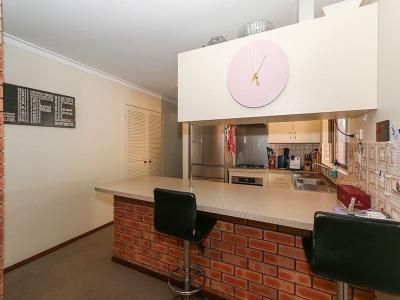 A/4 Anglesey Drive, Kardinya WA 6163