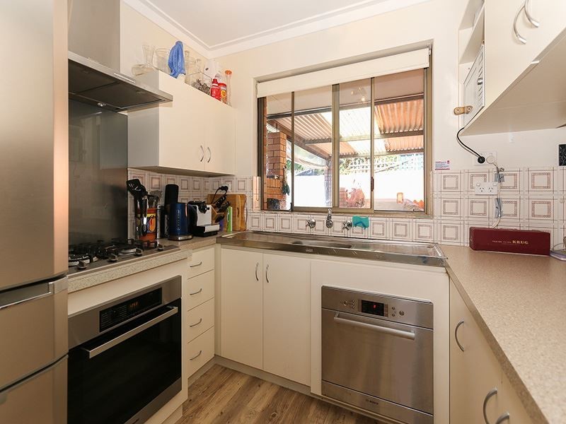 A/4 Anglesey Drive, Kardinya WA 6163