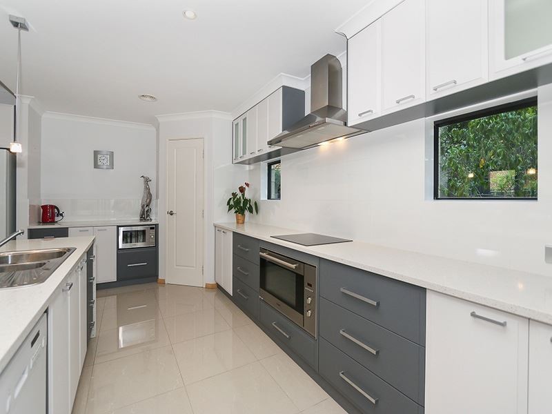 12B Hutchings Way, Kardinya WA 6163