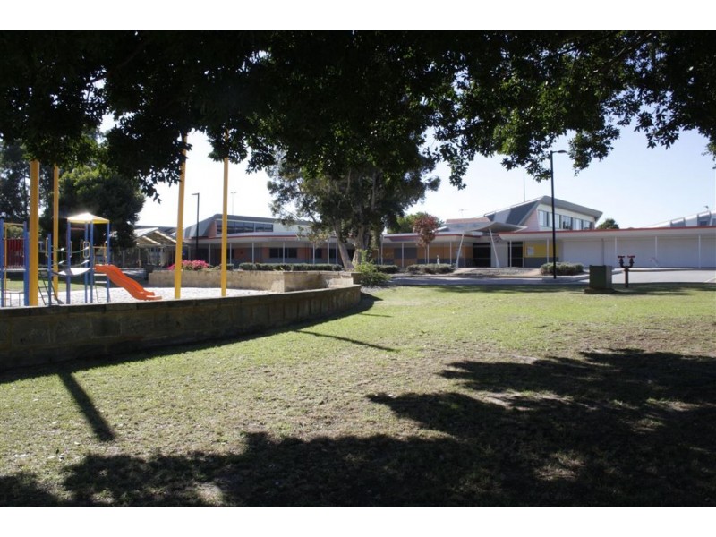 4 +12 Juliet Road, Coolbellup WA 6163