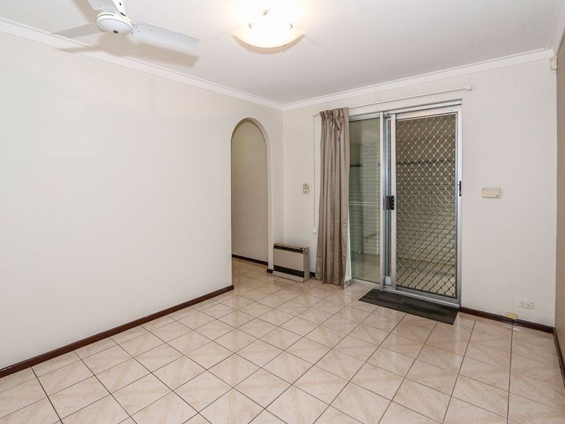 2/116 Winterfold Road, Kardinya WA 6163