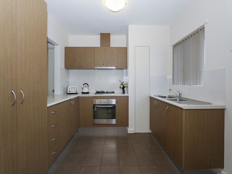 8/15 Rosalind Way, Coolbellup WA 6163