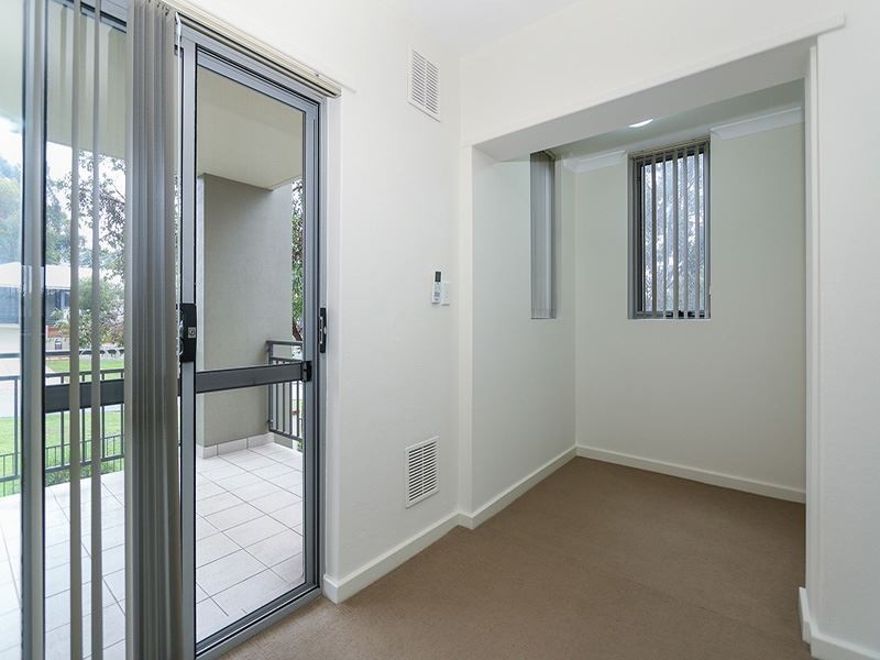 8/15 Rosalind Way, Coolbellup WA 6163