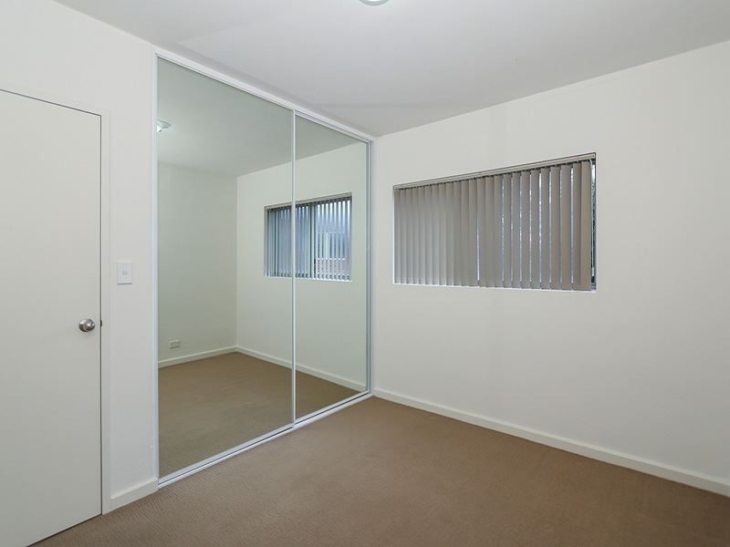 8/15 Rosalind Way, Coolbellup WA 6163