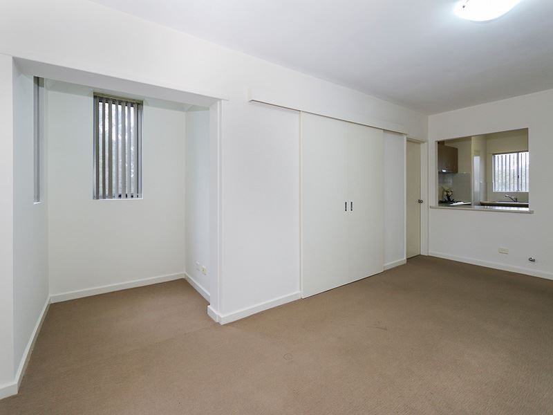 8/15 Rosalind Way, Coolbellup WA 6163