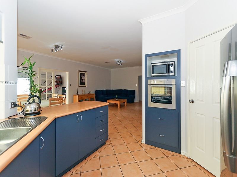 12 Baler Court, Hammond Park WA 6164