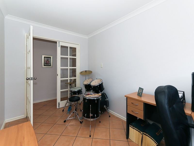 12 Baler Court, Hammond Park WA 6164