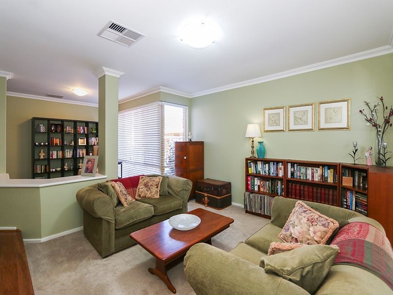 12 Simmonds Parade, Winthrop WA 6150