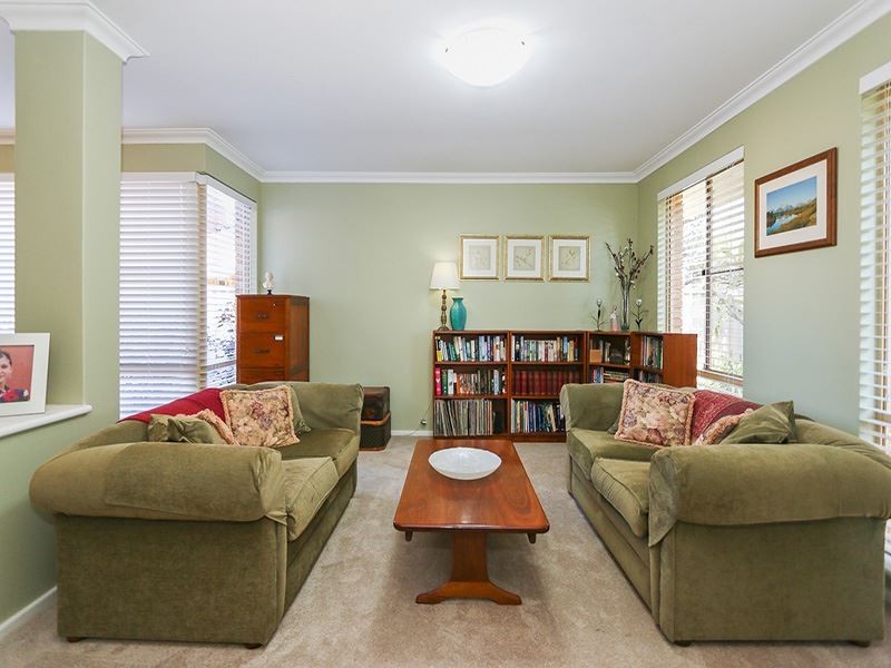 12 Simmonds Parade, Winthrop WA 6150