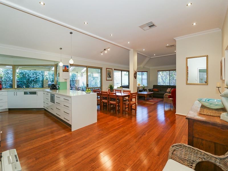 12 Simmonds Parade, Winthrop WA 6150