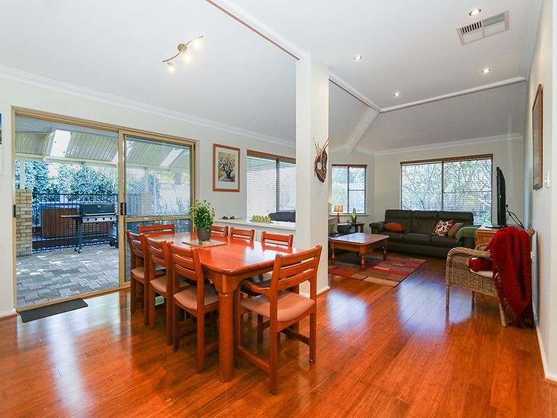 12 Simmonds Parade, Winthrop WA 6150