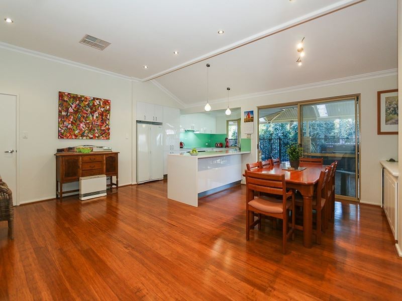 12 Simmonds Parade, Winthrop WA 6150