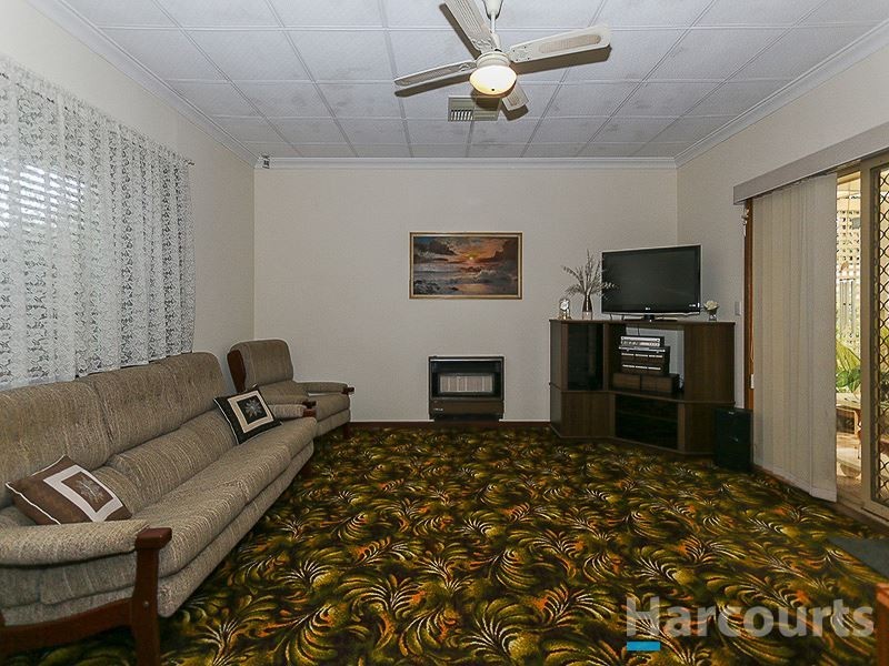 62 Waverley Road, Coolbellup WA 6163