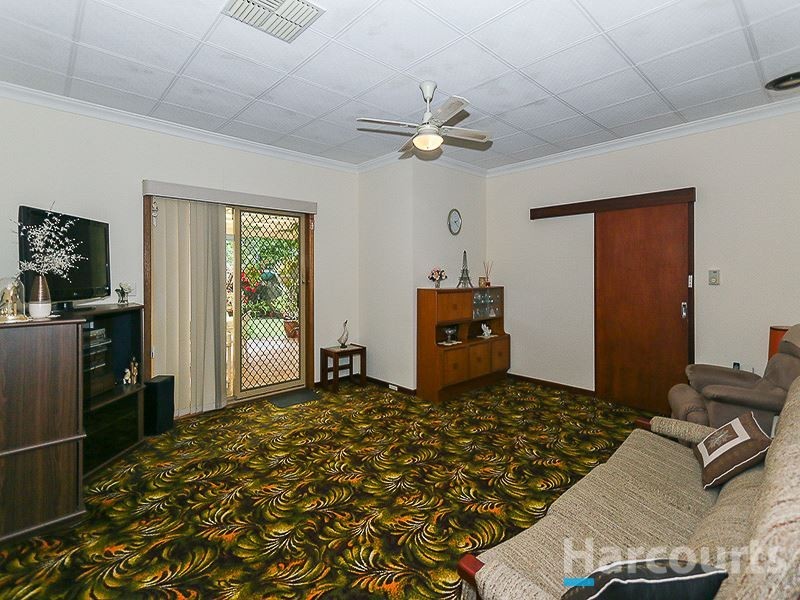 62 Waverley Road, Coolbellup WA 6163