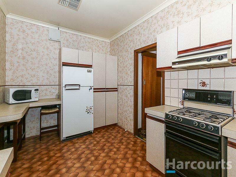 62 Waverley Road, Coolbellup WA 6163