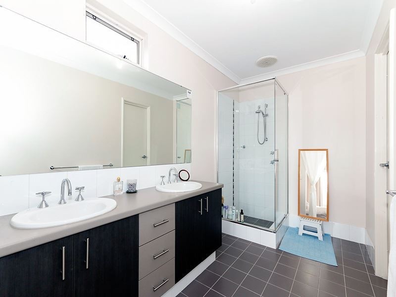 37 College Corner, O’connor WA 6163