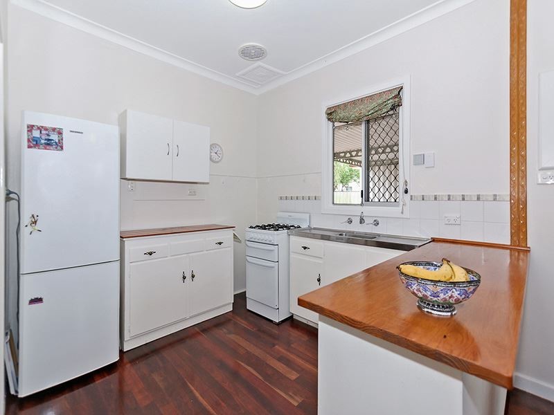 28 Hargreaves Road, Coolbellup WA 6163