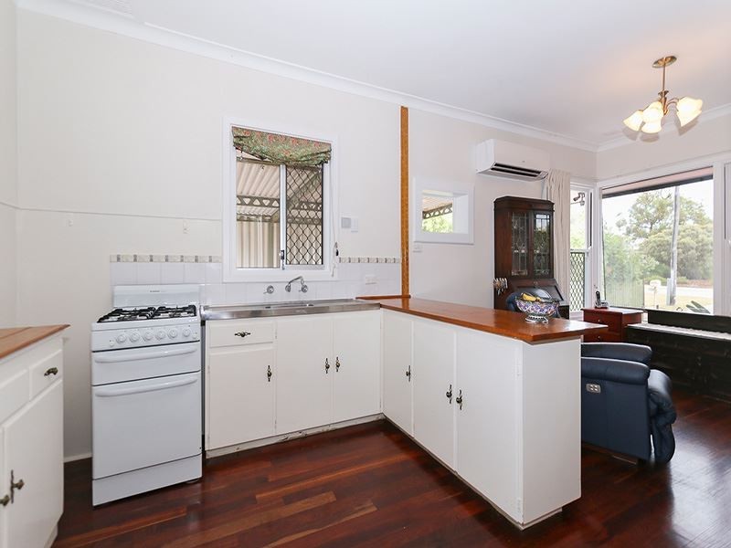 28 Hargreaves Road, Coolbellup WA 6163