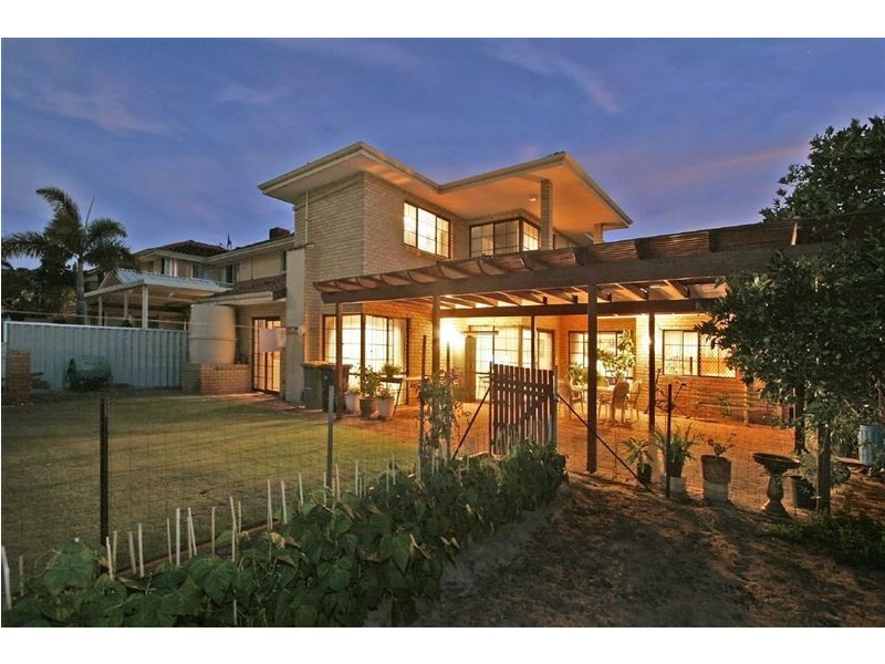 61 Anglesey Drive, Kardinya WA 6163