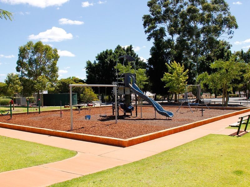 52 Lilian Avenue, Armadale WA 6112