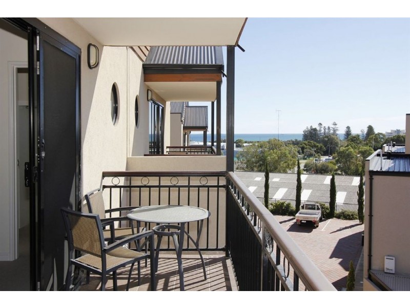 4/7 Bellion Drive, Hamilton Hill WA 6163