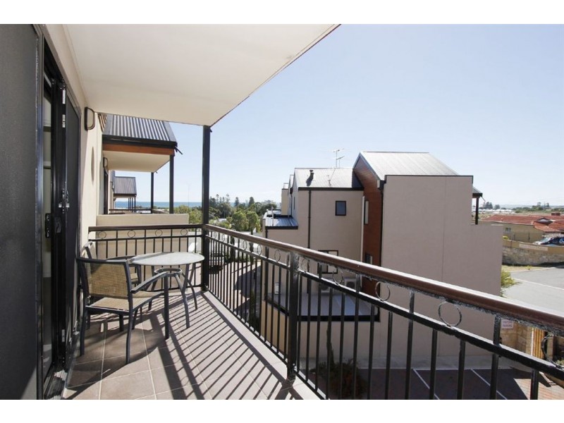 4/7 Bellion Drive, Hamilton Hill WA 6163