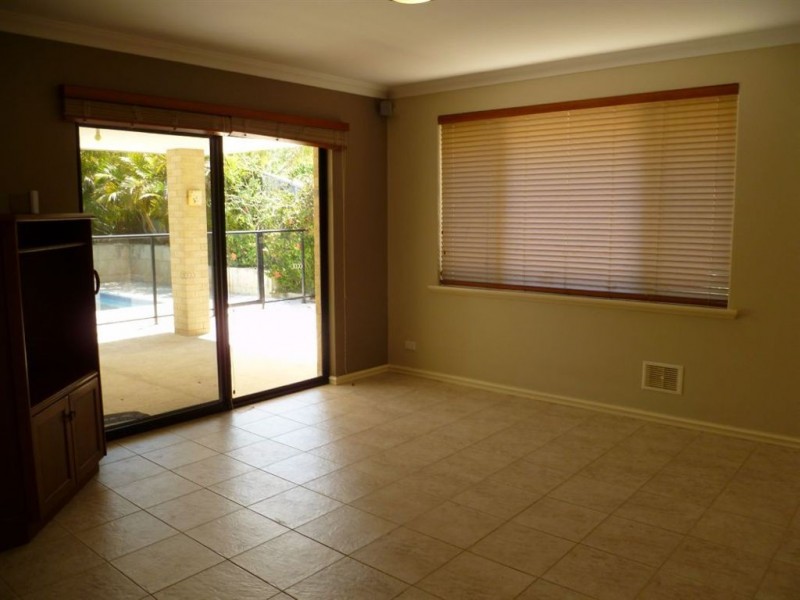3 Birchgrove Court, Bibra Lake WA 6163