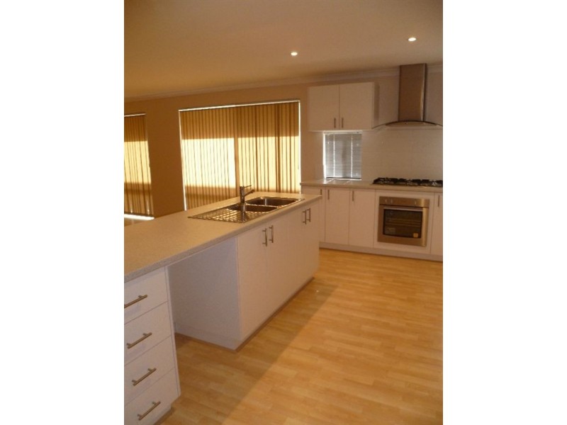 37 College Corner, O’connor WA 6163
