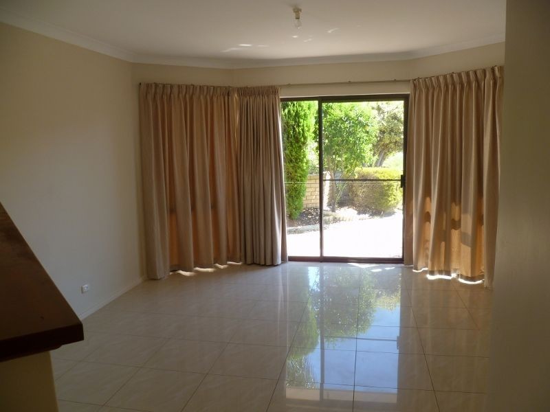 8a Meadow Close, Kardinya WA 6163