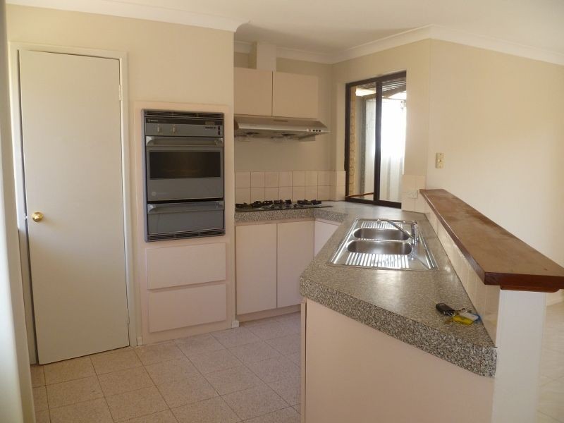 8a Meadow Close, Kardinya WA 6163