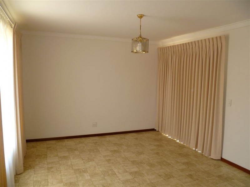 1/3 Bridges Road, Melville WA 6156