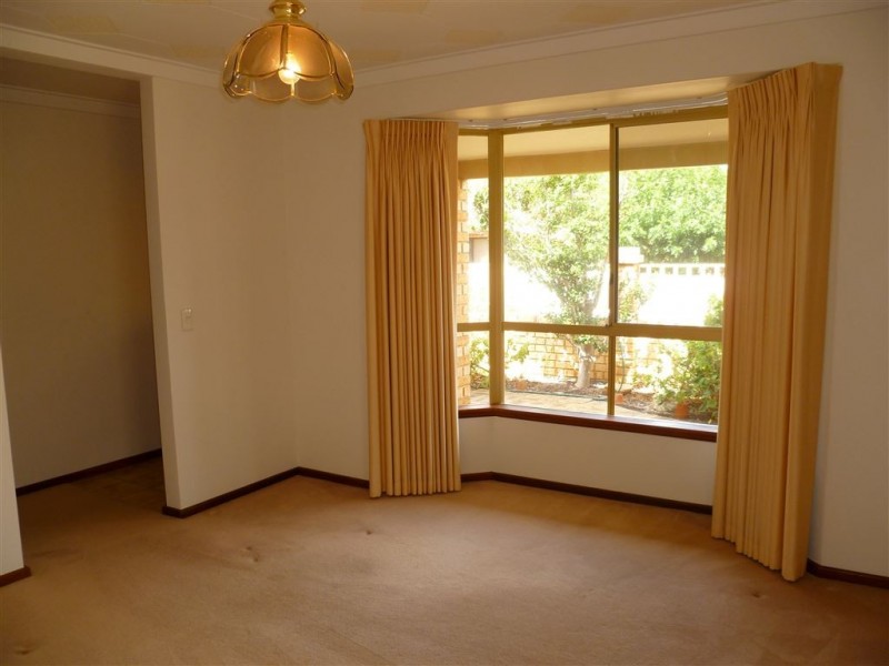 1/3 Bridges Road, Melville WA 6156